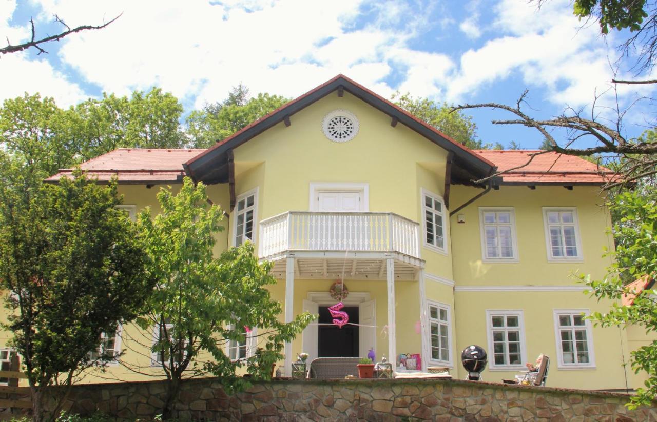 Lovecky Zamecek Pod Milesovkou Teplice Exterior foto