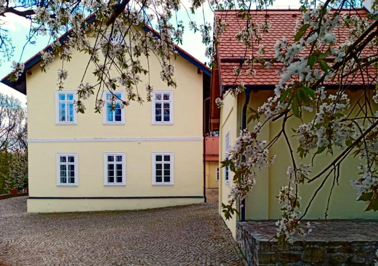 Lovecky Zamecek Pod Milesovkou Teplice Exterior foto