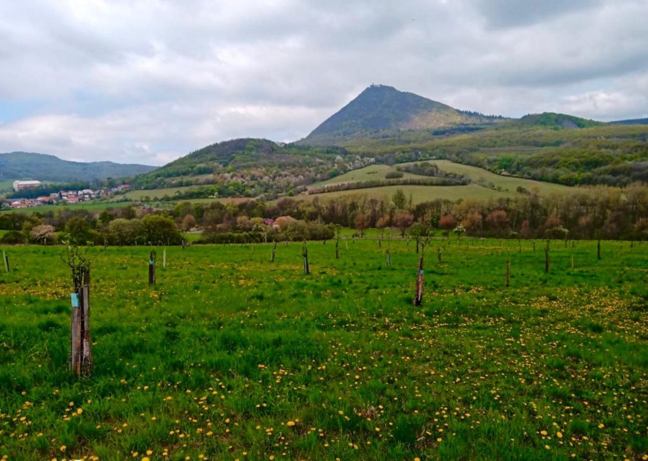 Lovecky Zamecek Pod Milesovkou Teplice Exterior foto